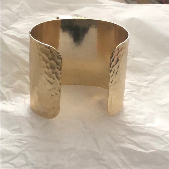 Hammered Gold-tone Agate Quartz Cuff - Picture 3 of 3